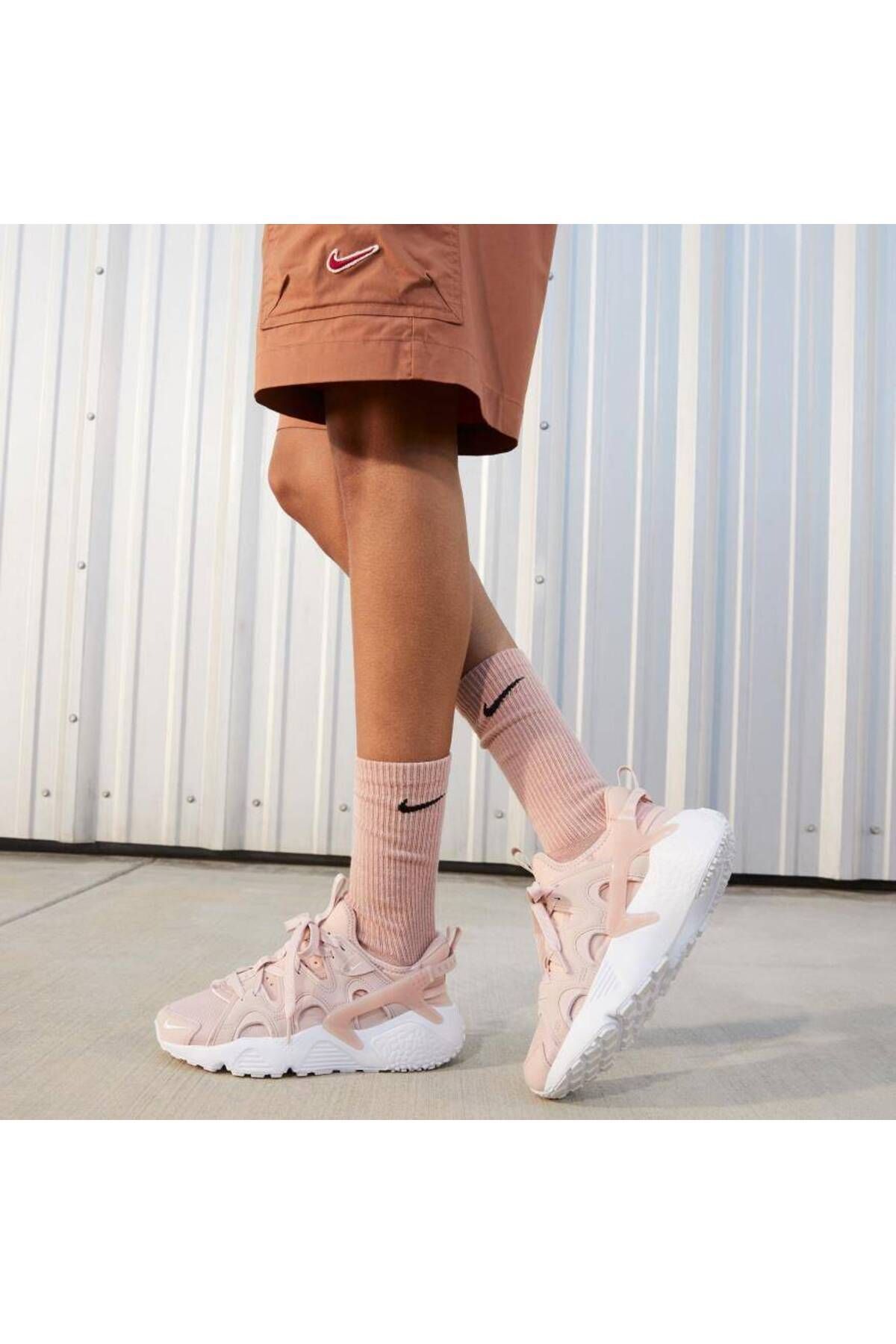 اسنیکر آدیداس Nike با کد DQ8 . 031 . 600.Nike